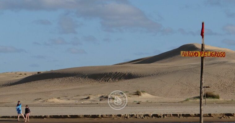 Dunas de Barra de Valizas: Descubre la belleza natural de la costa Uruguaya.