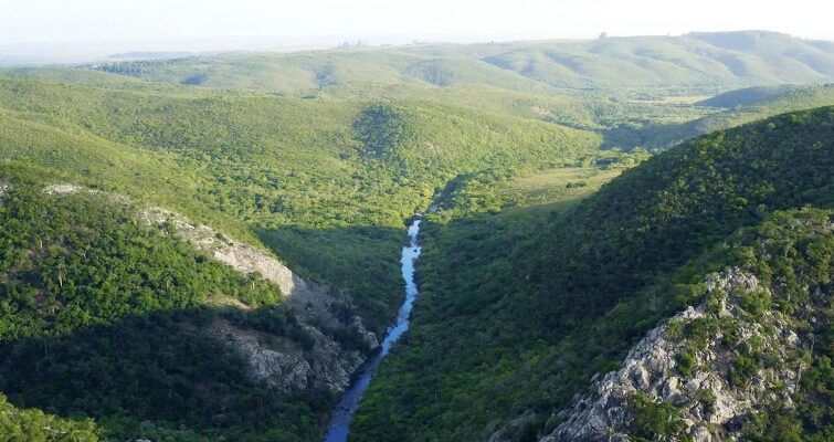 Descubre la maravilla natural de la Quebrada de Cuervos: guía turística y recomendaciones